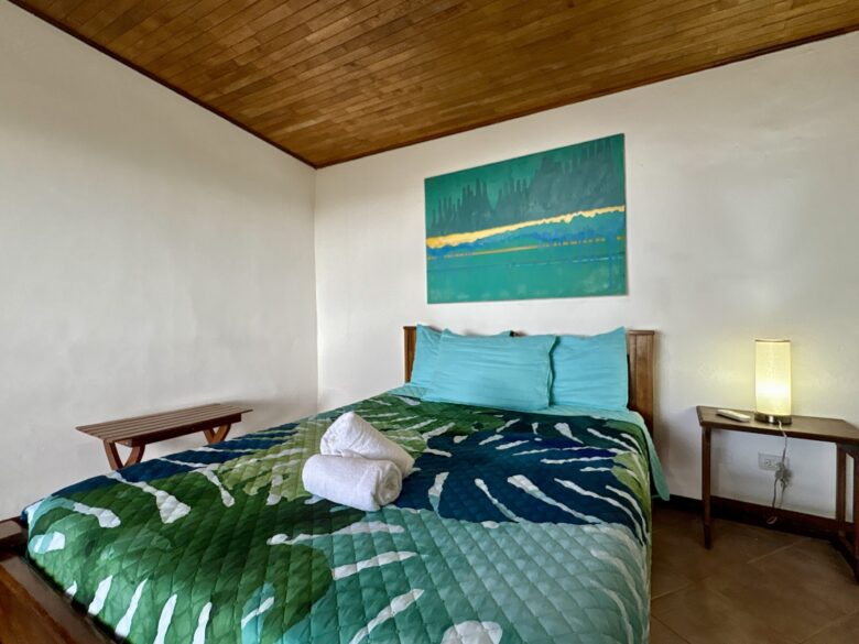 Bright Superior room at Planeta Sano Hotel featuring a queen bed and ocean-facing window