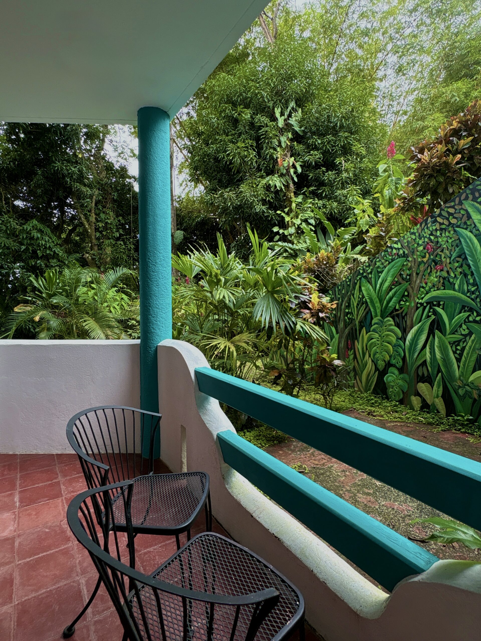Bathroom view of the Standard Room at Planeta Sano Hotel with clean modern finishes