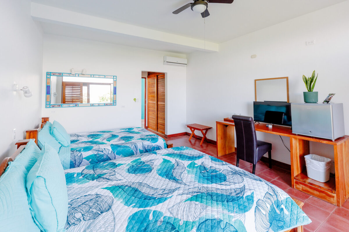 Standard room at Hotel Planeta Sano with comfortable bedding and garden-inspired décor.